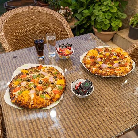 Stayvista At Floradale W Jacuzzi & Wood-Fire Pizza Kasauli Esterno foto