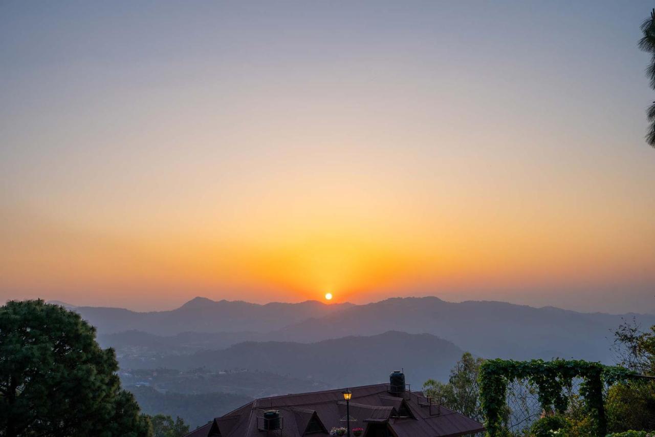 Stayvista At Floradale W Jacuzzi & Wood-Fire Pizza Kasauli Esterno foto