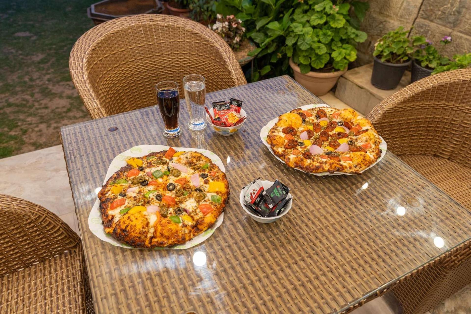 Stayvista At Floradale W Jacuzzi & Wood-Fire Pizza Kasauli Esterno foto
